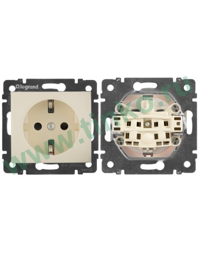 Розетка Valena 2К+3 с защитными шторками, на винтах 16А 250В, слоновая кость (774321). Розетка. LegranD в Курске